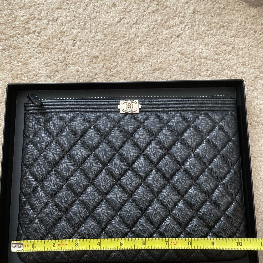 Chanel Chanel Boy O Case Clutch Quilted Caviar Medium - Picture 10 of 11